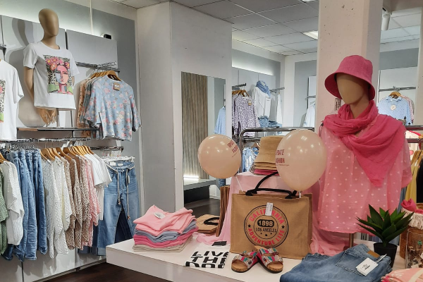 Bild 2 von Update Fashion